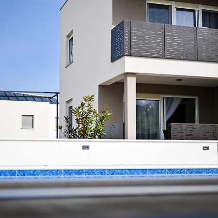 Crowonder House Helora With Swimming Pool - Crowonder Luxury Rent