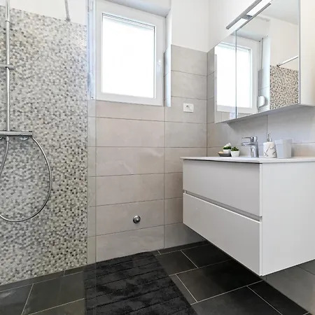 Crowonder House Helora With Swimming Pool - Crowonder Luxury Rent *