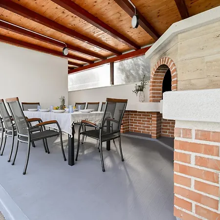 Crowonder House Helora With Swimming Pool - Crowonder Luxury Rent