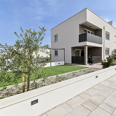 Crowonder House Helora With Swimming Pool - Crowonder Luxury Rent Holiday home