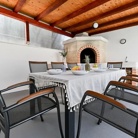 Crowonder House Helora With Swimming Pool - Crowonder Luxury Rent *